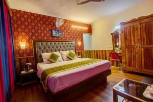 马拉里MALL ROAD HOTEL S A M I R U P A L A C E near temple and garden的相册照片
