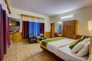 马拉里MALL ROAD HOTEL S A M I R U P A L A C E near temple and garden的相册照片