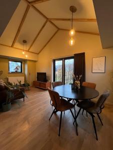 a living room with a table and chairs at B&B de Lytse Geast in Tietjerk