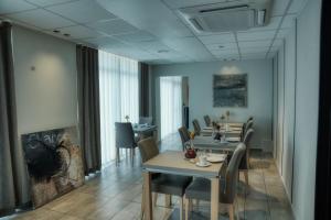 Posezení v ubytování Logis Restaurant & Hôtel À la 12