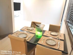 TV a/nebo společenská místnost v ubytování SkyTreeStayHotel2鐘ヶ淵駅から徒歩4分天井からskytreeが見えます