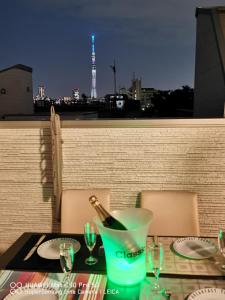 Fotografie z fotogalerie ubytování SkyTreeStayHotel2鐘ヶ淵駅から徒歩4分天井からskytreeが見えます v Tokiu