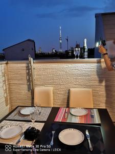 Balkón nebo terasa v ubytování SkyTreeStayHotel2鐘ヶ淵駅から徒歩4分天井からskytreeが見えます
