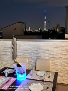 Fotografie z fotogalerie ubytování SkyTreeStayHotel2鐘ヶ淵駅から徒歩4分天井からskytreeが見えます v Tokiu