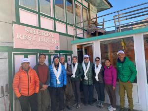 Gestir sem dvelja á Sherpa Rest House Khunde