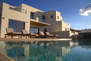 Swimmingpoolen hos eller tæt på carilia