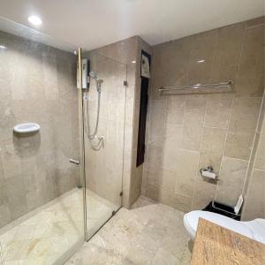 Koupelna v ubytování ปึกเตียนซีวิว คอนโดเทล Family Suite