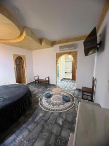 Televízia a/alebo spoločenská miestnosť v ubytovaní Hotel Restaurante Dama de Baza