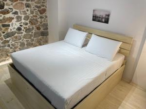 Postel nebo postele na pokoji v ubytování FOTEINI RESIDENCE