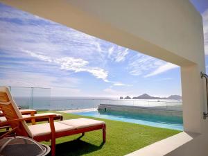 Bazén v ubytování 1st Floor with Rooftop Access to the Best Views in Cabo nebo v jeho okolí