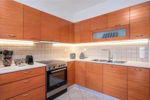 Kuchyň nebo kuchyňský kout v ubytování Plumeria Apartment Sitia