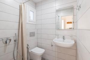 A bathroom at Villa Stella Még 37 kép