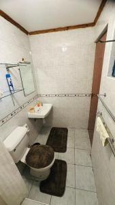 Ένα μπάνιο στο Rorot penthouse studio Kilimani home away