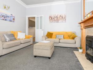 Khu vực ghế ngồi tại Pass the Keys Brighouse Central - Ideal For Workers