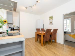 Nhà bếp/bếp nhỏ tại Pass the Keys Brighouse Central - Ideal For Workers