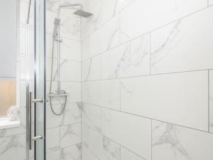 Phòng tắm tại Pass the Keys Brighouse Central - Ideal For Workers