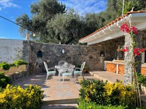 Κήπος έξω από το Emmy Villa Paleokastritsa