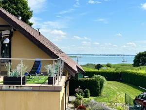 a house with a view of the water at Apartament nad jeziorem in Wilkasy
