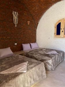 Postel nebo postele na pokoji v ubytování Siwa Nostalgia Ecolodge + 17 fotografií