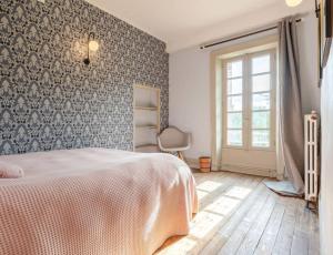 Postel nebo postele na pokoji v ubytování Château de la Combe