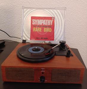 an old radio with a sign on top of it at Bel appartement hyper centre in Dax +17 photos