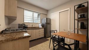 Η κουζίνα ή μικρή κουζίνα στο IZ01- Pé na Areia| Centro| Completo| Garagem +31 φωτογραφίες