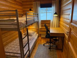 a bedroom with two bunk beds and a desk at Villa Rukan Honka in Ruka