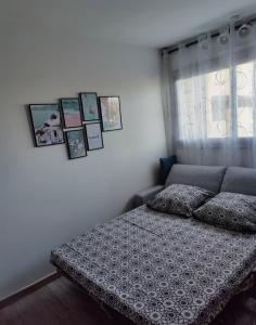 Ένα ή περισσότερα κρεβάτια σε δωμάτιο στο Studio climatisé 50 m.du port +16 φωτογραφίες