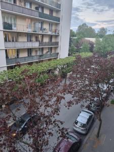 Το κτήριο όπου στεγάζεται  το διαμέρισμα