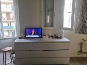 Μια τηλεόραση ή/και κέντρο ψυχαγωγίας στο Nice stay close to paris