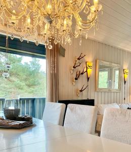 Katil atau katil-katil dalam bilik di Cozy cabin on Tromøy - Arendal with rowboat and dock space