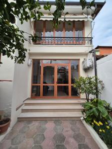 Svalir eða verönd á Kurmaku Guesthouse - Historic Stay inside Elbasan Castle