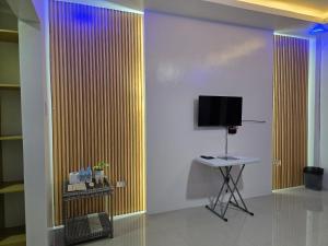 TV a/nebo společenská místnost v ubytování JADE RESORT - Bauang, La Union