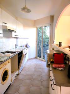 Η κουζίνα ή μικρή κουζίνα στο Appartement ORION magnifique vue mer et montagne