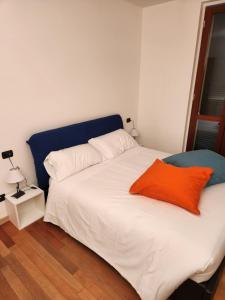 Ένα ή περισσότερα κρεβάτια σε δωμάτιο στο Borgo Visconti Ospedale San Marco 450m Leolandia 4,8 chilometri +7 φωτογραφίες