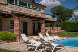Bazén v ubytování TheBlueView Villas near Porec nebo v jeho okolí