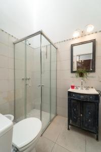 Et badeværelse på Casa en el Casco Historico con Vista al Rio + 41 billeder