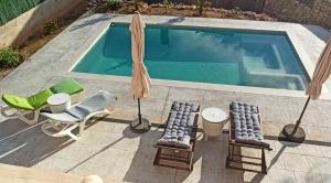 Bazén v ubytování Casa Sol y montaña-habitaciones nebo v jeho okolí