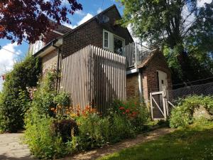 Κήπος έξω από το Browhill Loft - contemporary, handcrafted studio