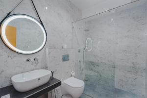 Koupelna v ubytování Orbit88 Hotel by AMR