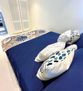 Voodi või voodid majutusasutuse Blue Icon Apartment at Mambo Beach with pool toas +62 fotot