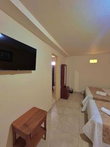 TV a/nebo společenská místnost v ubytování Hotel Dorado Jardín