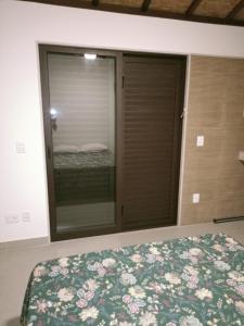 a bedroom with a window with a bed in it at Suite Cantinho do Recanto in Maricá +1 photo