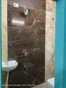 Koupelna v ubytování Rudhraksh Comfort Stay