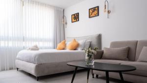 a living room with a couch and a table at סי סייד אילת חדר משפחתי מפנק עם נוף לים in Eilat