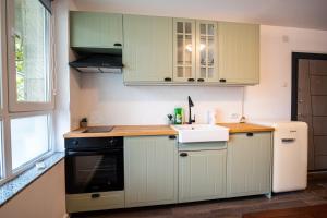 Dapur atau dapur kecil di Guest apartment LOM +6 gambar