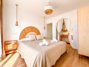 Chakra House Fuerteventura - Affordable Rooms in a Cozy Guesthouse客房内的一张或多张床位