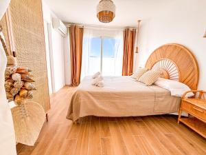 Postel nebo postele na pokoji v ubytování Chakra House Fuerteventura - Affordable Rooms in a Cozy Guesthouse + 37 fotografií