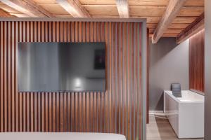 TV a/nebo společenská místnost v ubytování Anastasia Suites + 47 fotografií