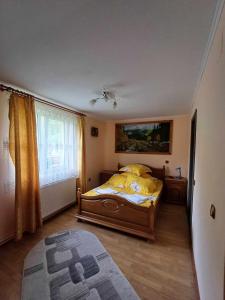 Postel nebo postele na pokoji v ubytování Casa Mihaela